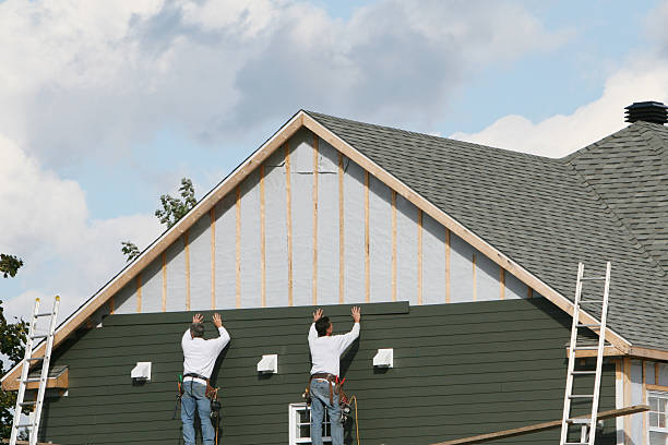 Professional Siding technician working in Brookfield, NJ
